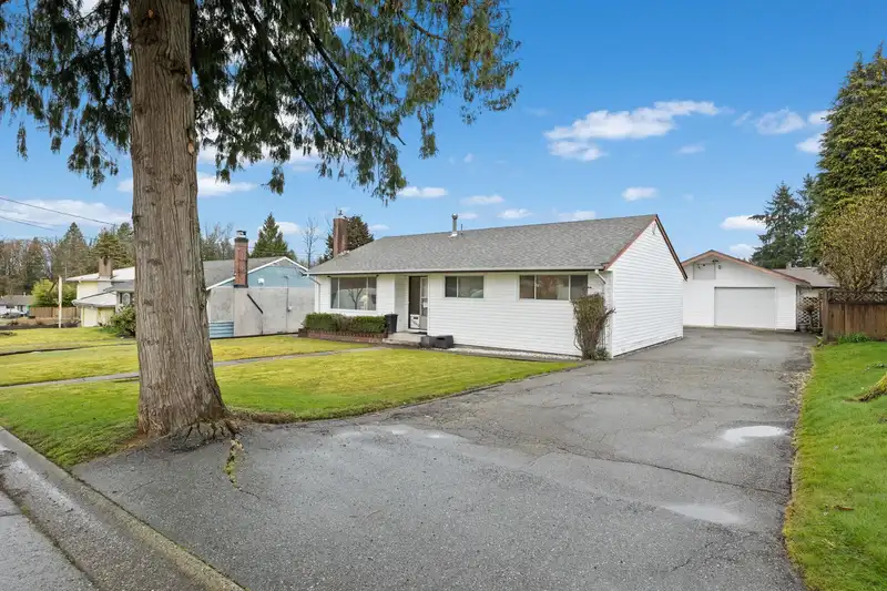 11060 WREN CRESCENT - photo 1 of 32