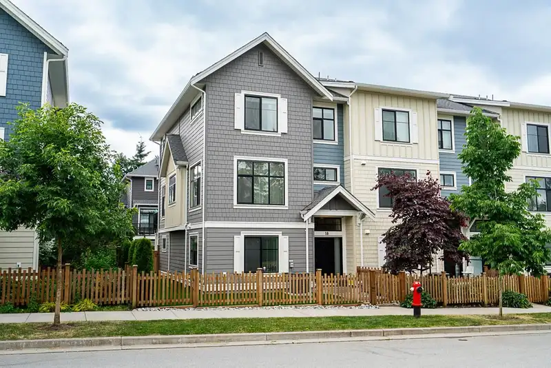 18 20261 72B AVENUE - photo 4 of 38