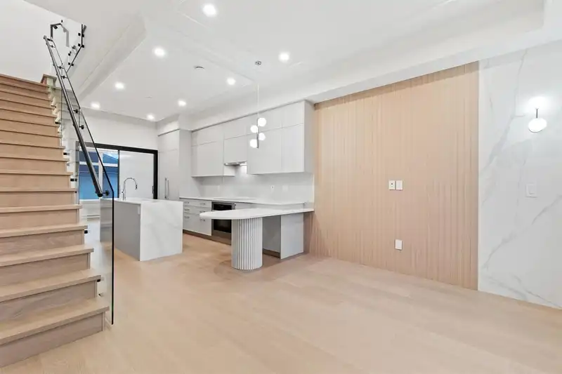 1510 W 61ST AVENUE - photo 4 of 13