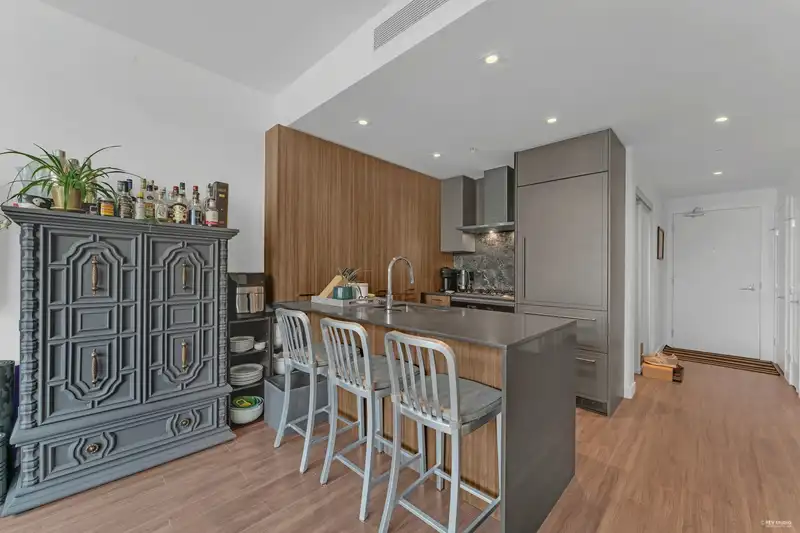 407 2288 ALPHA AVENUE - photo 1 of 26