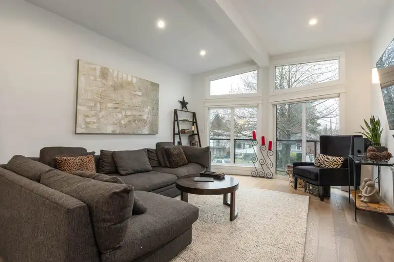 6360 SOPHIA STREET - photo 4 of 28