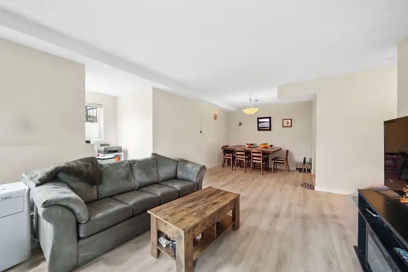 3 1870 E SOUTHMERE CRESCENT - photo 3 of 6