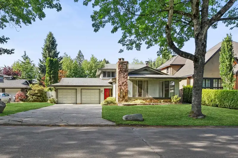13081 61 AVENUE - photo 1 of 27