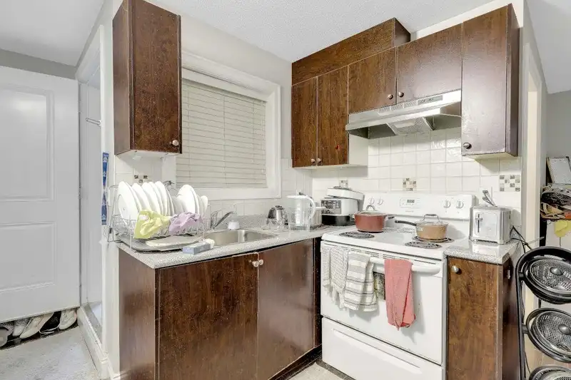 14866 62A AVENUE - photo 3 of 40