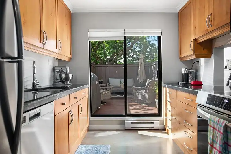21 230 W 14TH STREET - photo 3 of 28