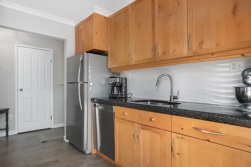 21 230 W 14TH STREET - photo 4 of 28