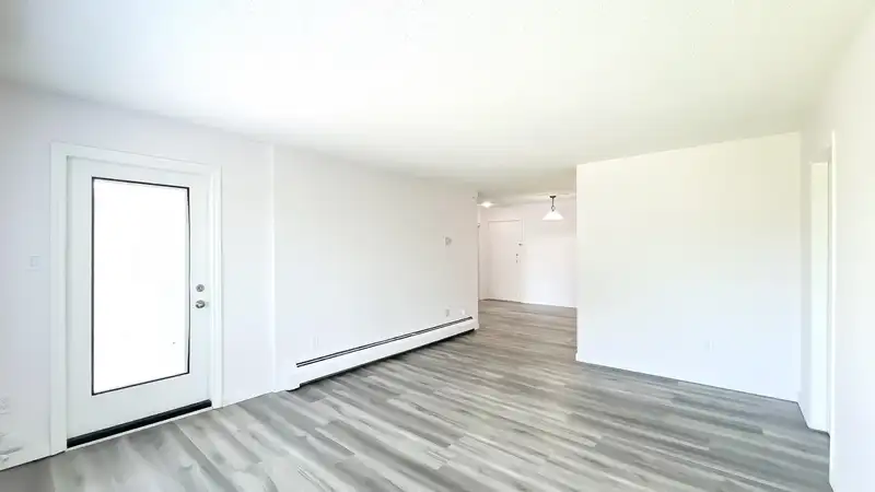 416 1945 WOODWAY PLACE - photo 3 of 23