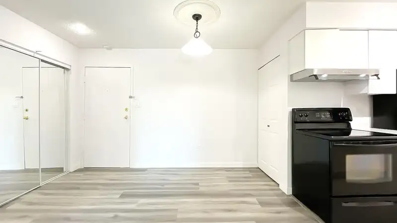 416 1945 WOODWAY PLACE - photo 4 of 23