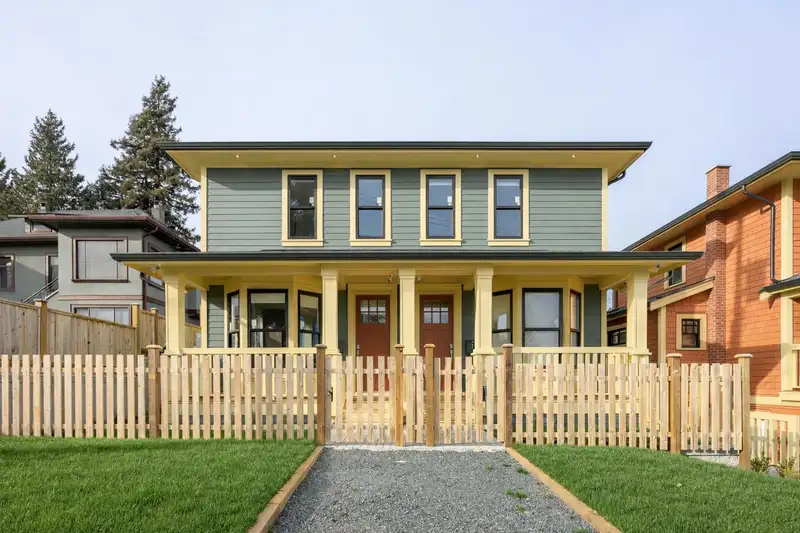 101 1125 CARTIER AVENUE - photo 1 of 35