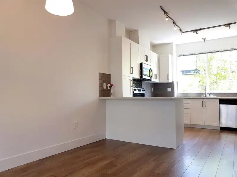 61 19477 72A AVENUE - photo 3 of 21