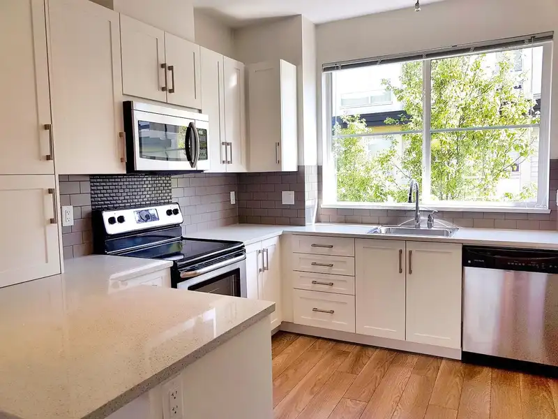 61 19477 72A AVENUE - photo 4 of 21