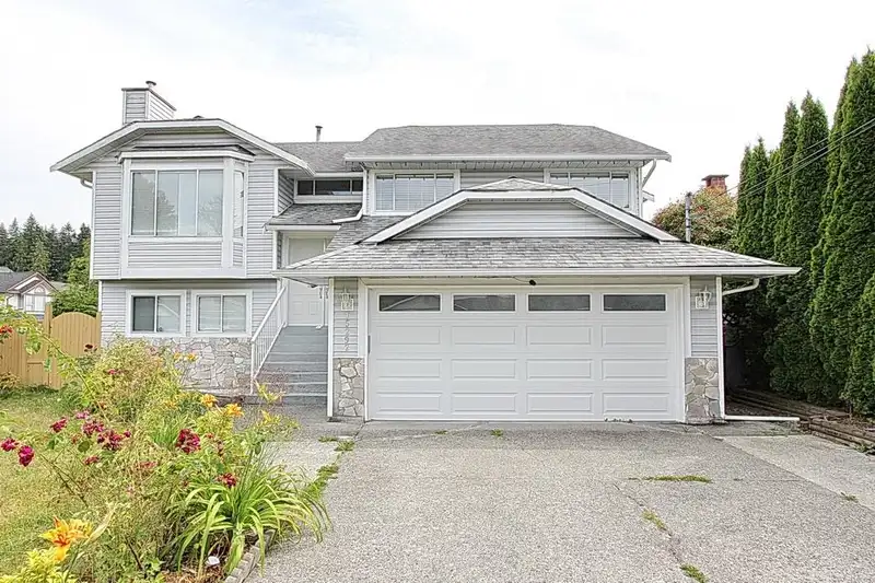 15292 94 AVENUE - photo 2 of 5