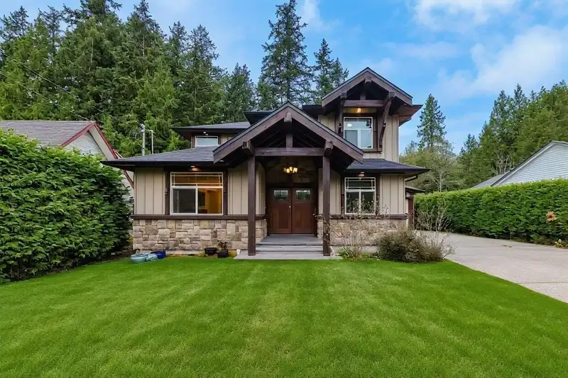 597 OCEAN VIEW DRIVE - photo 1 of 36