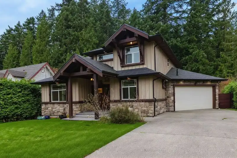 597 OCEAN VIEW DRIVE - photo 2 of 36