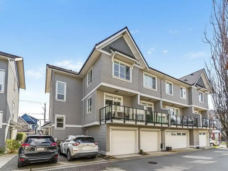 12 4949 47A AVENUE - photo 1 of 34