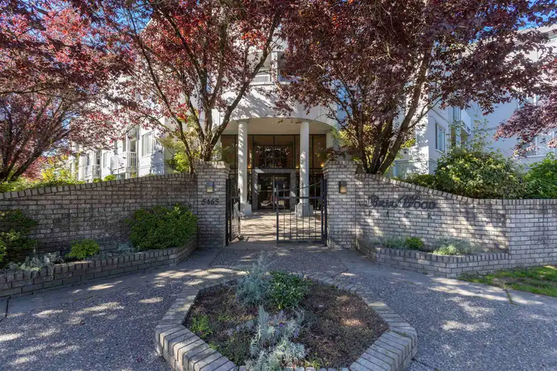 205 5465 201 STREET - photo 2 of 32