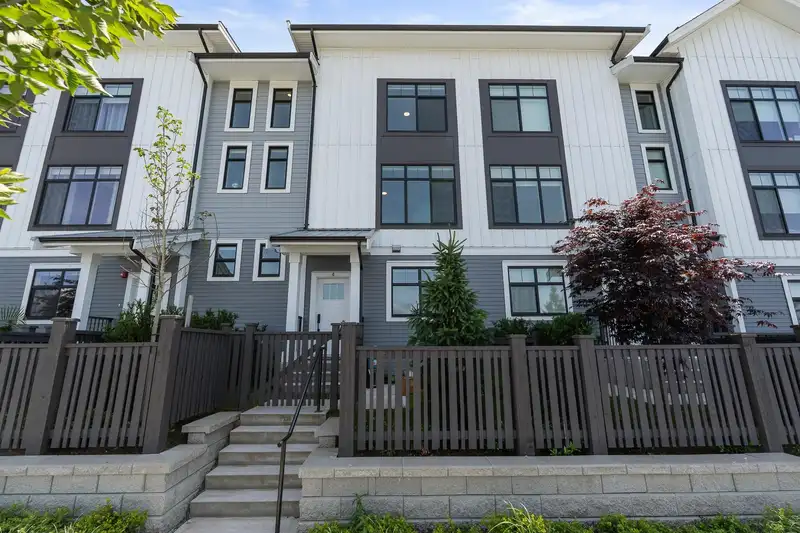 4 20164 81A AVENUE - photo 2 of 32