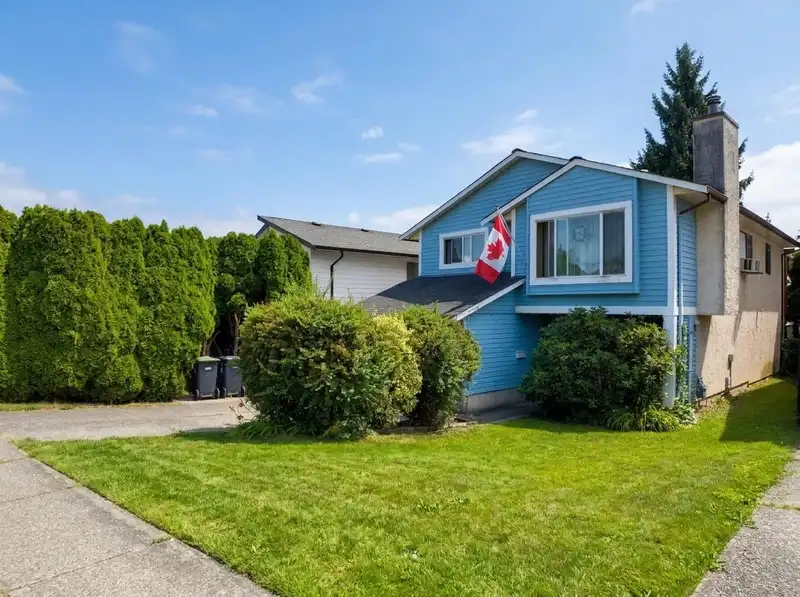2506 WILDING CRESCENT - photo 4 of 30