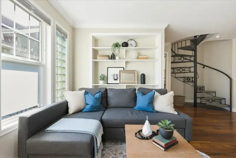 315 962 W 16TH AVENUE - photo 4 of 37