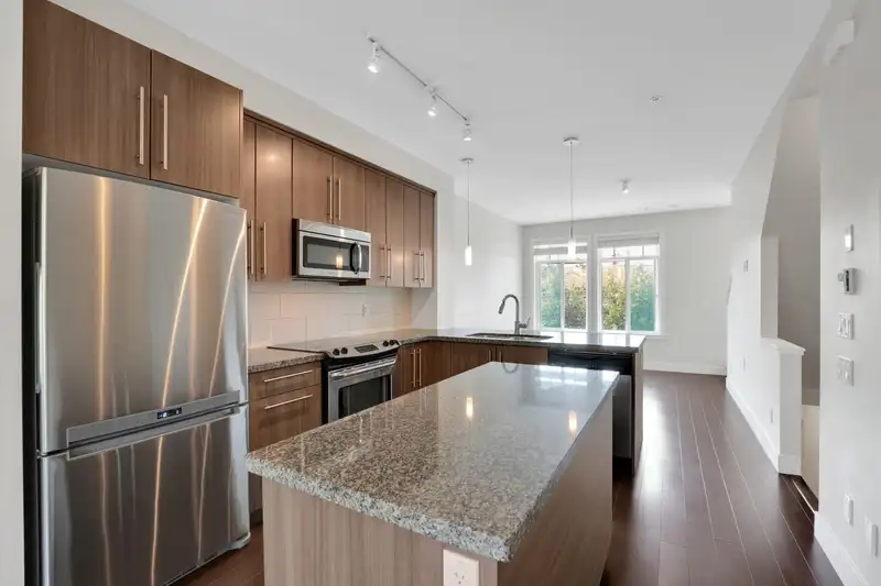 98 8251 209B STREET - photo 2 of 31
