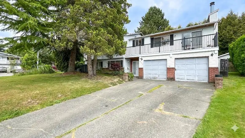 9392 139 STREET - photo 2 of 33