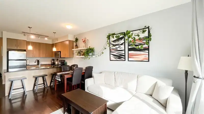 308 22290 NORTH AVENUE - photo 2 of 20