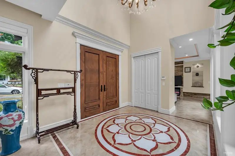 3601 LYNNDALE CRESCENT - photo 3 of 35