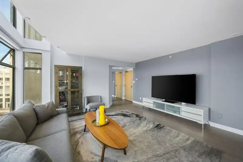 509 990 BEACH AVENUE - photo 4 of 40
