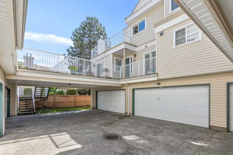158 10077 156 STREET - photo 2 of 40
