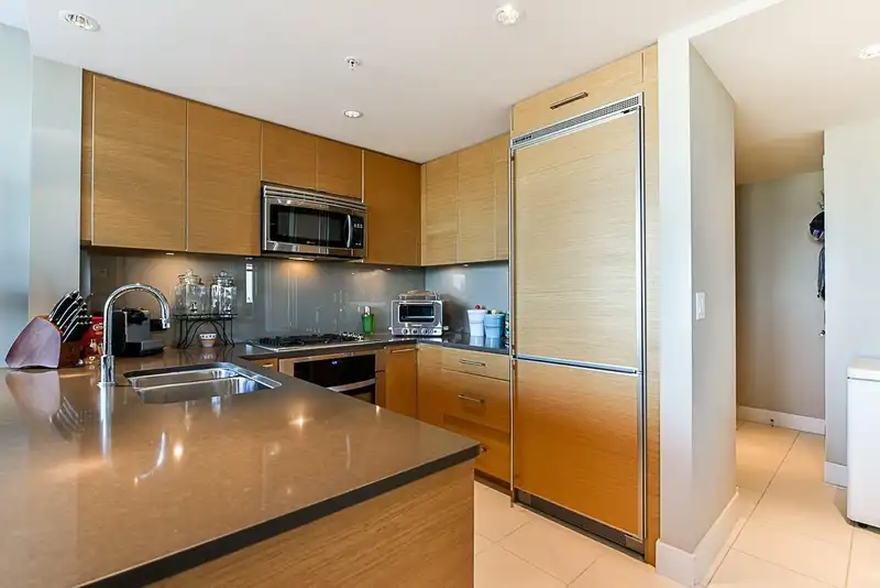 506 1473 JOHNSTON STREET - photo 4 of 11