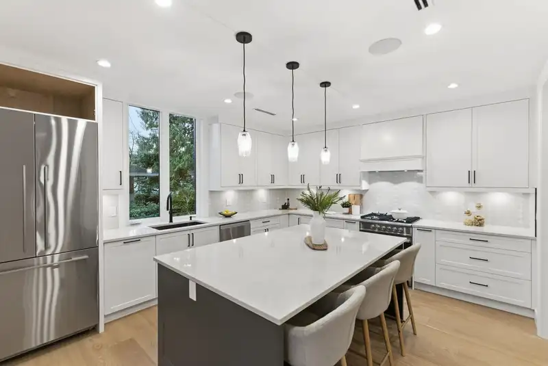 2 8408 17TH AVENUE - photo 4 of 40