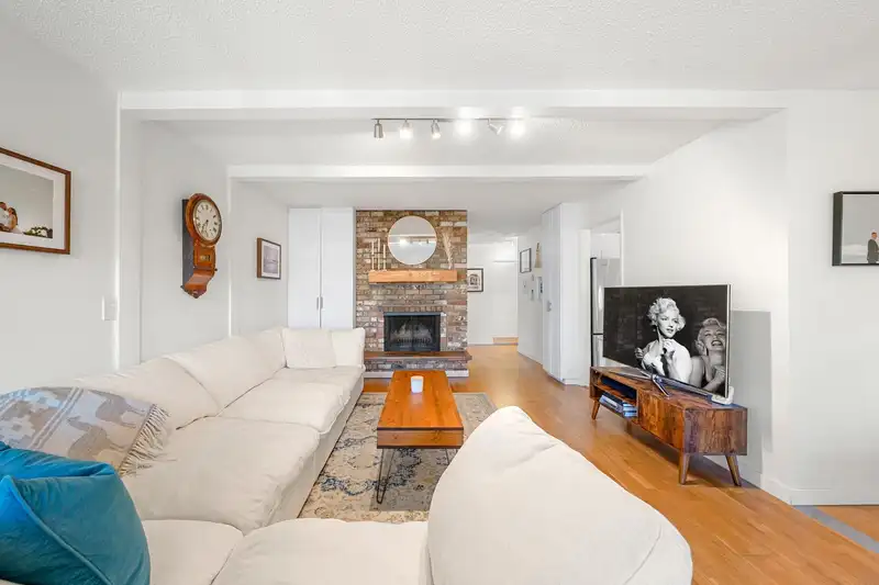 208 1266 W 13TH AVENUE - photo 4 of 38