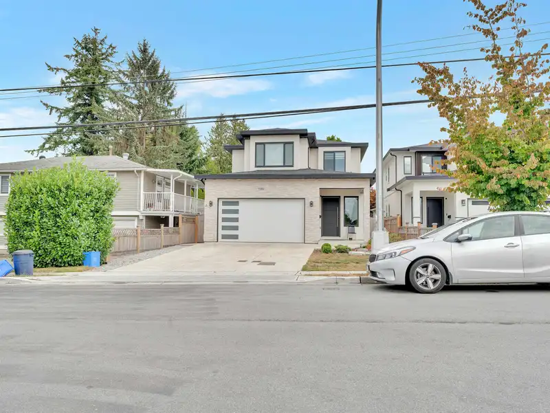 11553 75A AVENUE - photo 2 of 40