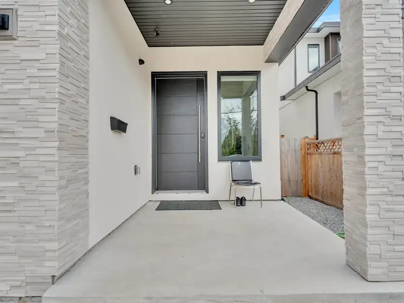 11553 75A AVENUE - photo 3 of 40