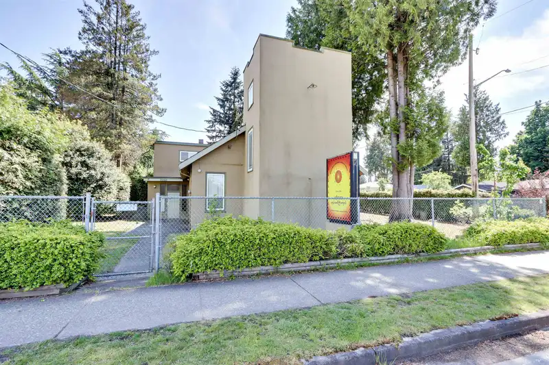 13260 108 AVENUE - photo 1 of 37