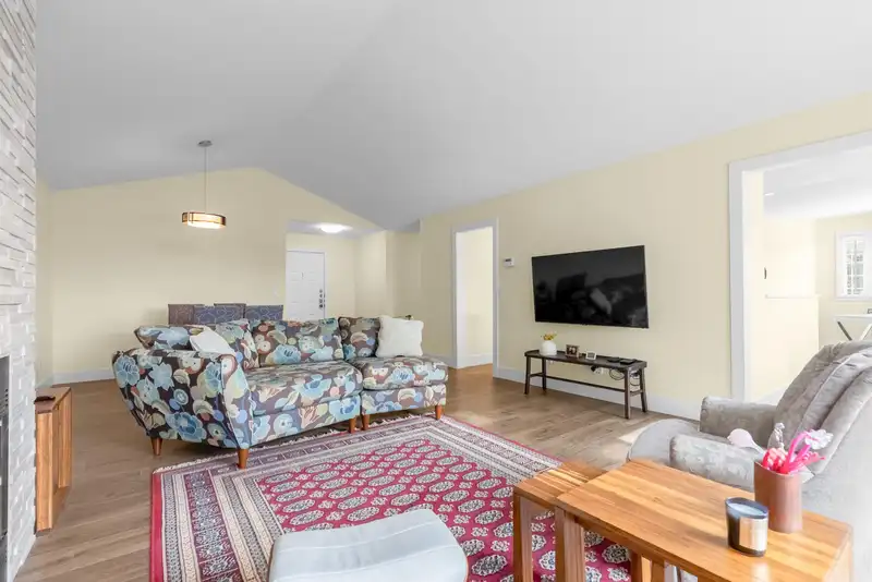 303 7671 ABERCROMBIE DRIVE - photo 4 of 28