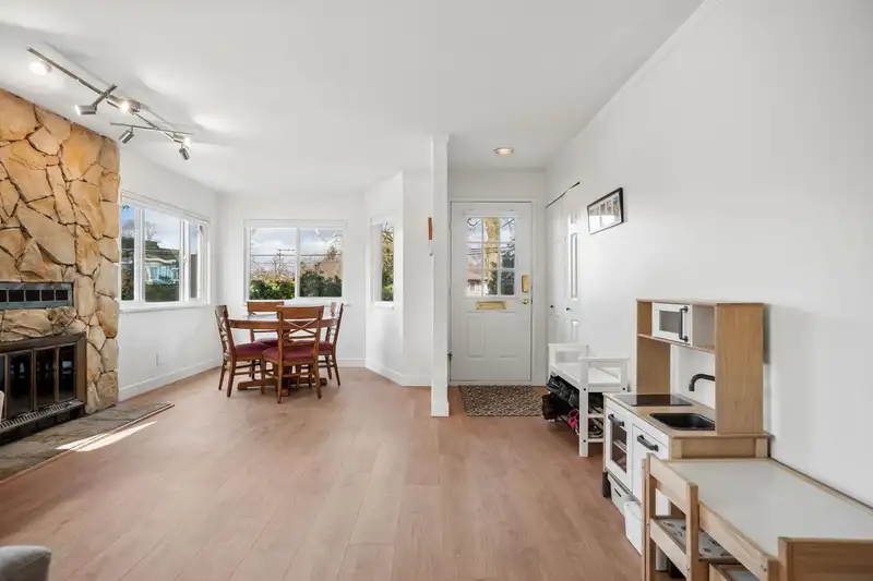 602 E 13TH AVENUE - photo 3 of 25