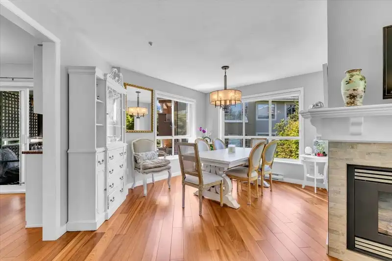312 15555 16 AVENUE - photo 3 of 27