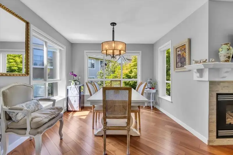 312 15555 16 AVENUE - photo 4 of 27