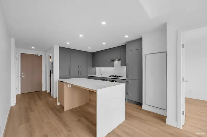 1306 5520 MCNAUGHTON ROAD - photo 4 of 17