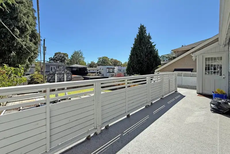 3072 W 28TH AVENUE - photo 2 of 6