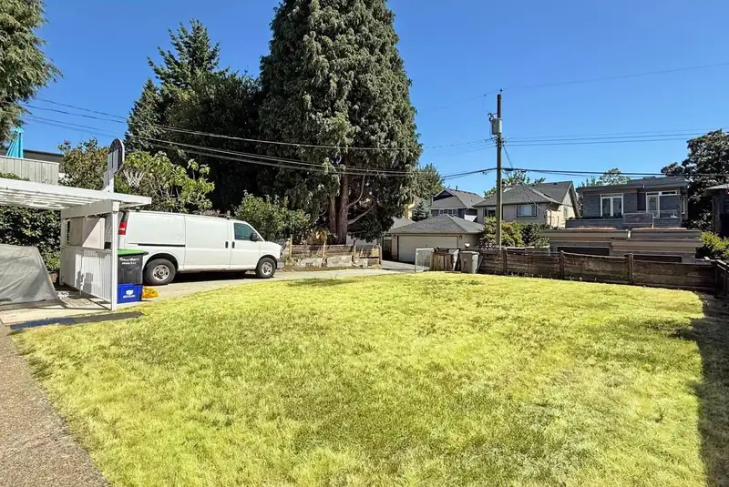 3072 W 28TH AVENUE - photo 4 of 6