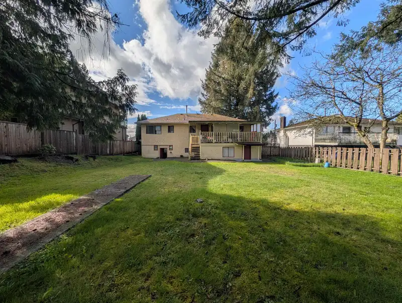 1681 SMITH AVENUE - photo 4 of 16