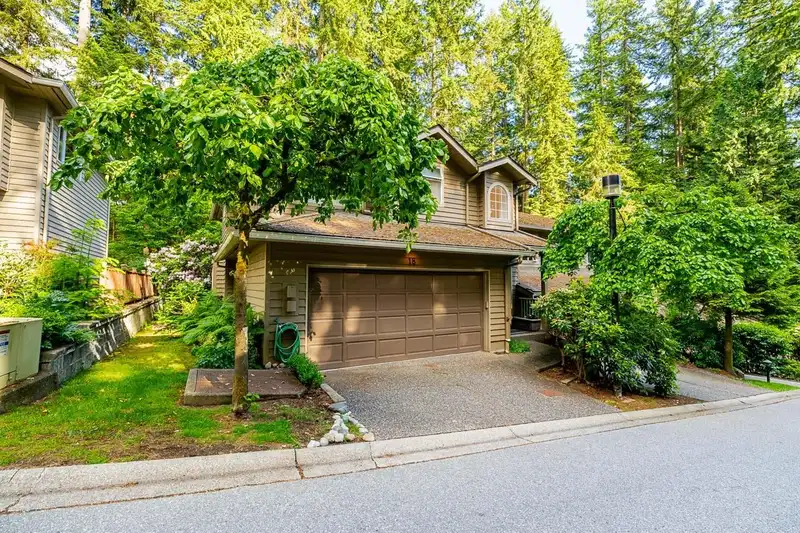 18 DEERWOOD PLACE - photo 2 of 40