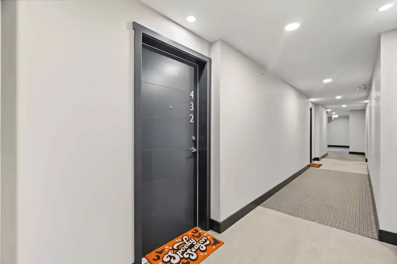 432 5415 BRYDON CRESCENT - photo 2 of 25