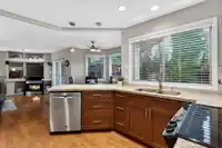 4662 221 STREET - thumbnail 14