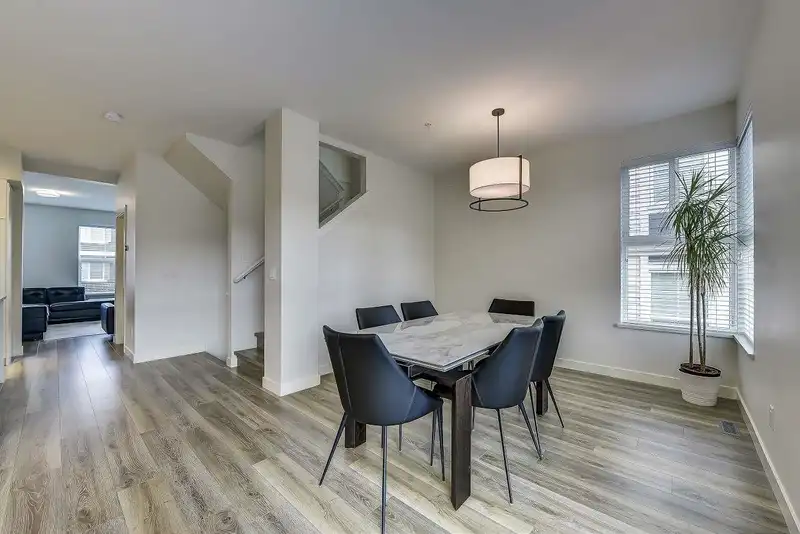 17 8370 202B STREET - photo 4 of 39