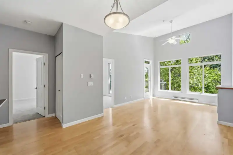 421 15385 101A AVENUE - photo 1 of 40