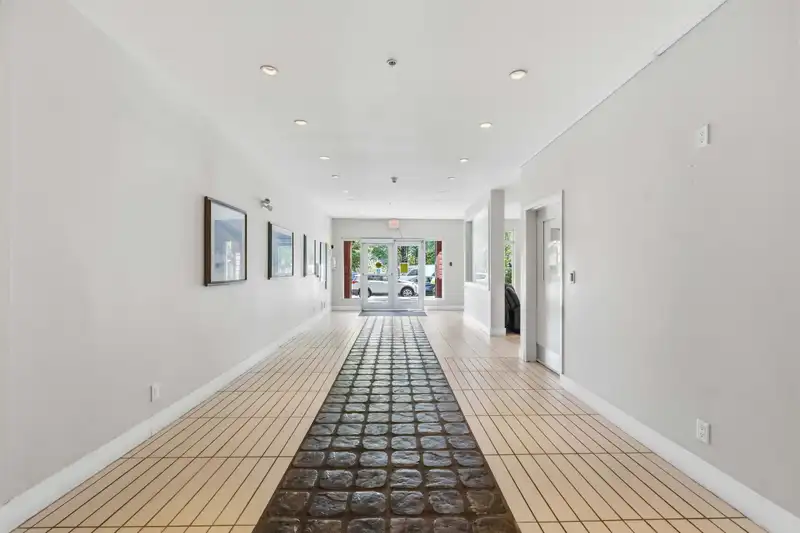 421 15385 101A AVENUE - photo 4 of 40
