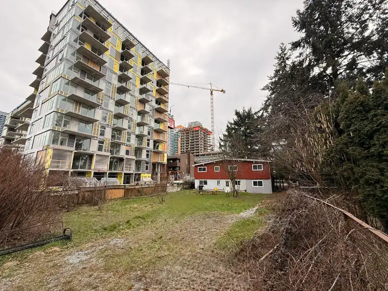13231 104A AVENUE - photo 4 of 11